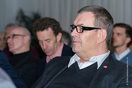 Event-Fotos Neos Mann im Publikum 2